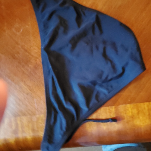 Guess - Picture 2 of 3